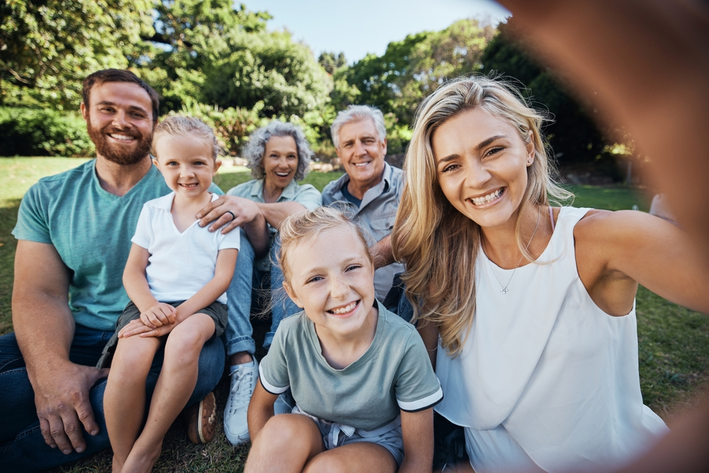 Express Entry vs Family Sponsorship: A picture showing a family who joined their loved one in Canada through Family sponsorship visa.