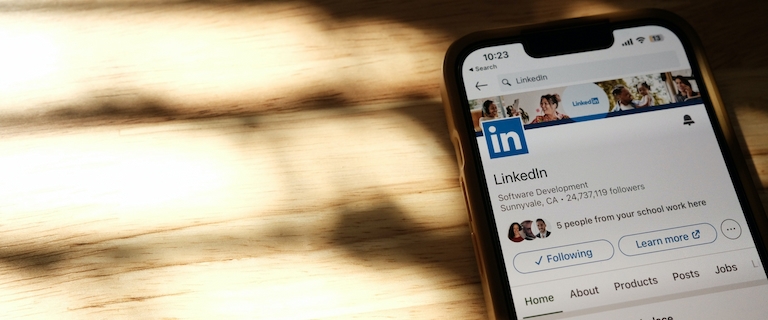 LinkedIn Profile Checklist: 10 Tips to Get Noticed by Recruiters