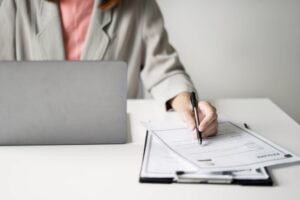 Side Hustles That Boost Your Resume – Showcasing Freelance Experience to Employers