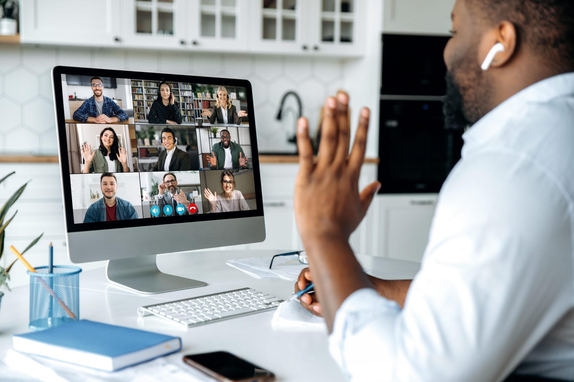 Remote HR Mastery: 8 Hacks for Managing Distributed Teams Seamlessly
